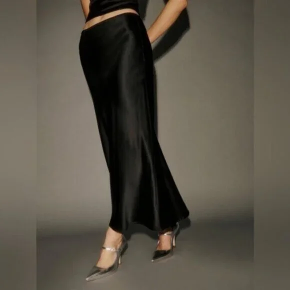 NEW Reformation Layla Silk Midi Skirt Elastic Waist in Black | US 4 UK 8 - Picture 5 of 10
